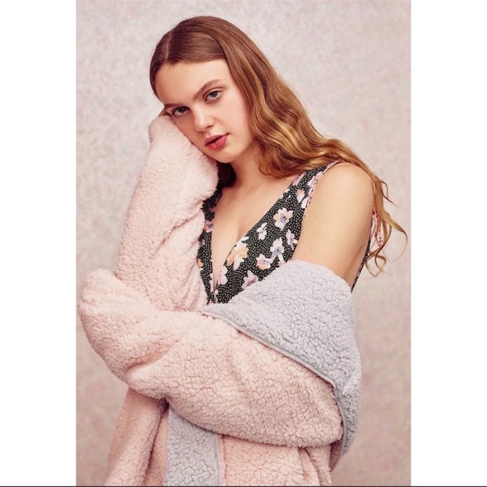 Urban Outfitters Teddy Jacket - Picture 2 of 5